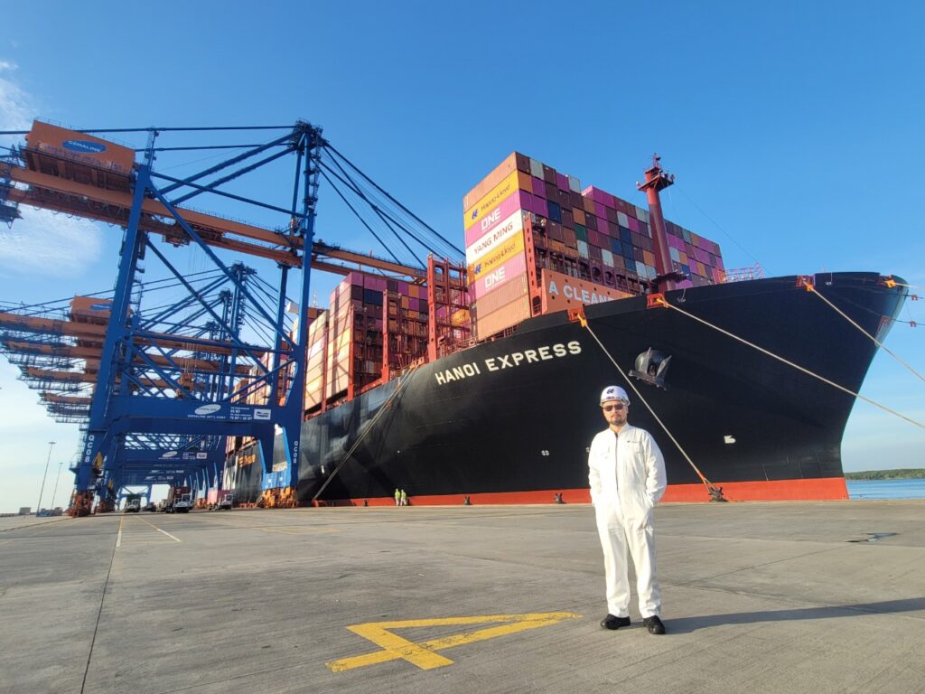 Writer and Ha Noi Express, one of the largest container vessels in the world (24,000TEU).